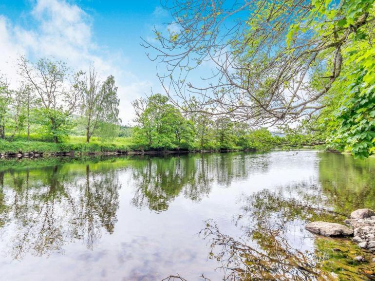 3 Bedroom Luxury Home, Hot Tub, Stunning Views Of Killin, Sitting On The River Dochart מראה חיצוני תמונה