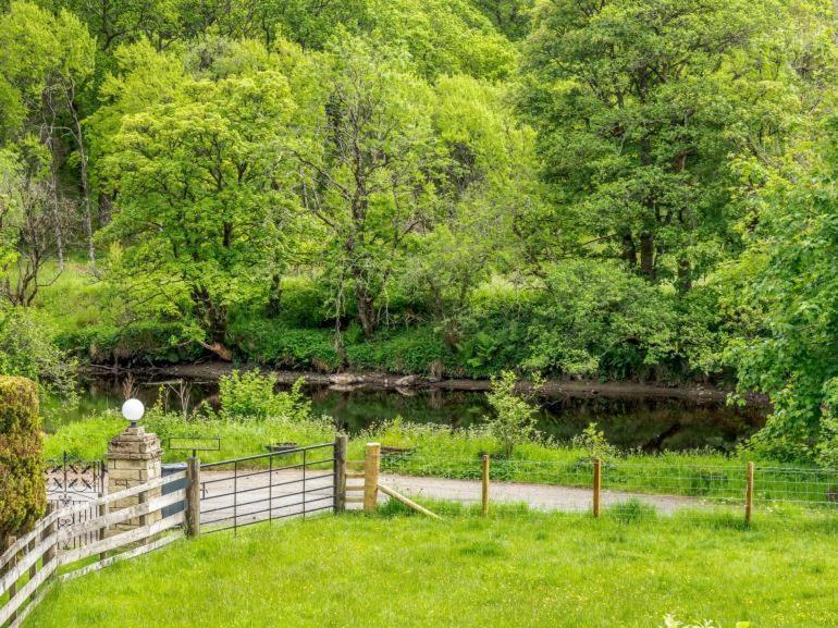 3 Bedroom Luxury Home, Hot Tub, Stunning Views Of Killin, Sitting On The River Dochart מראה חיצוני תמונה