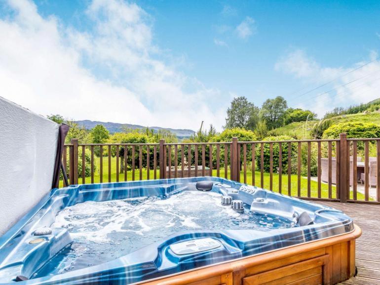 3 Bedroom Luxury Home, Hot Tub, Stunning Views Of Killin, Sitting On The River Dochart מראה חיצוני תמונה